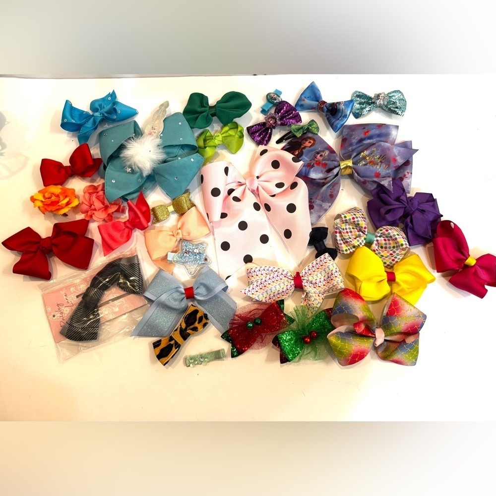 Assorted Variety of 32 Bows and Hair Clips for Little Girls
